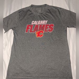 NHL Men's Large Calgary Flames Gray Short Sleeve Graphic T-Shirt